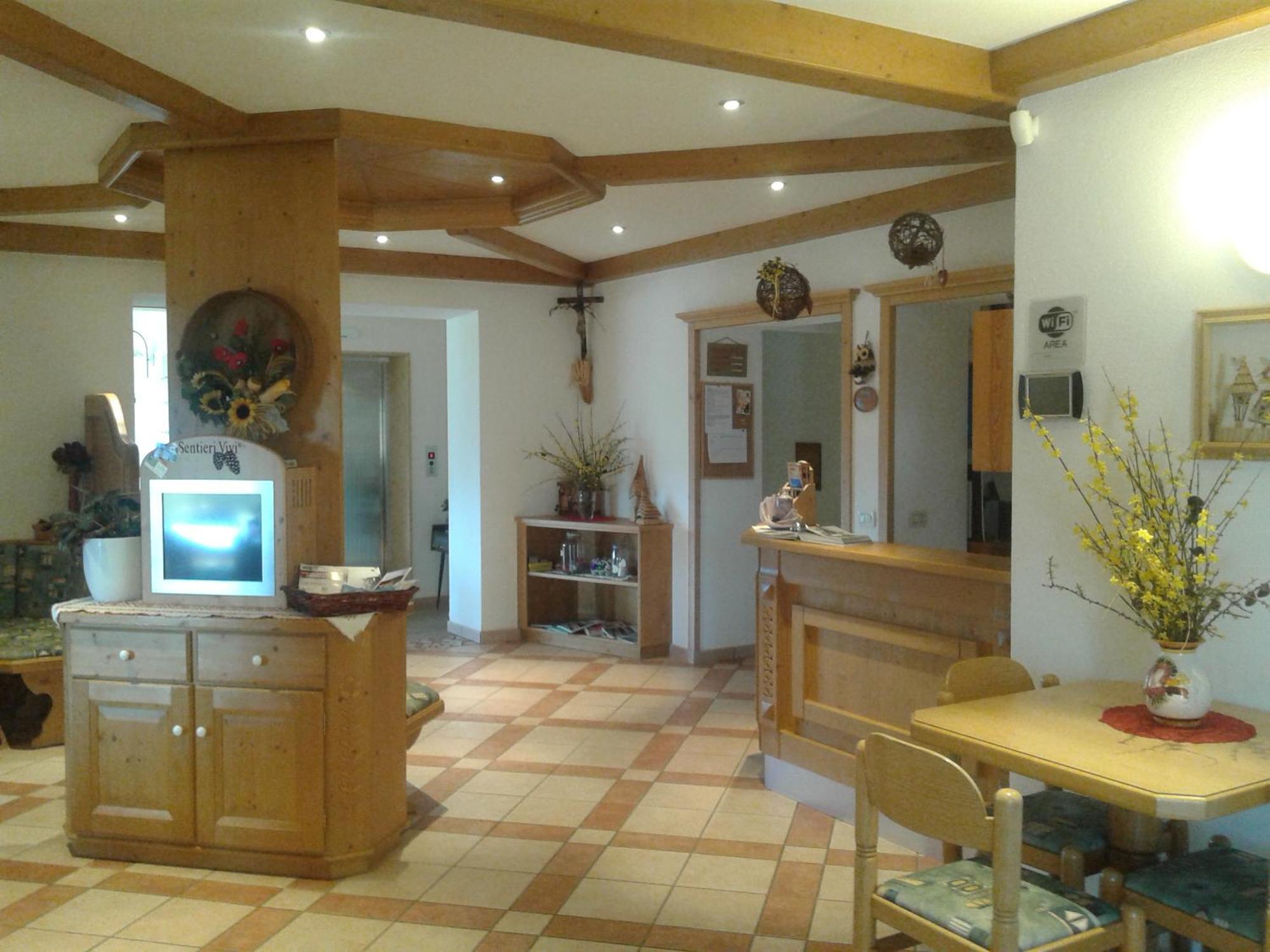 Albergo Pensione Serenetta Varena Exteriér fotografie