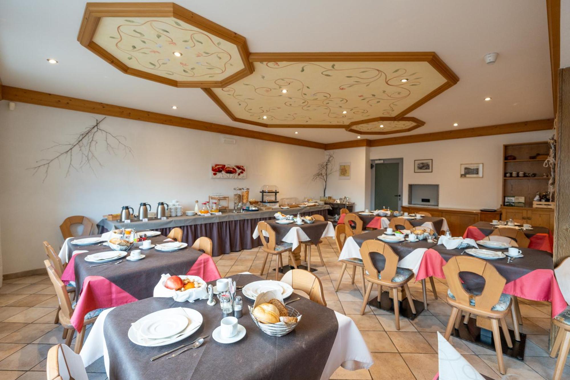 Albergo Pensione Serenetta Varena Exteriér fotografie